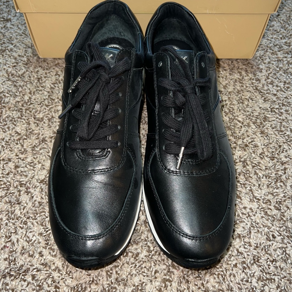 Brand new Michael Kors Allie trainer